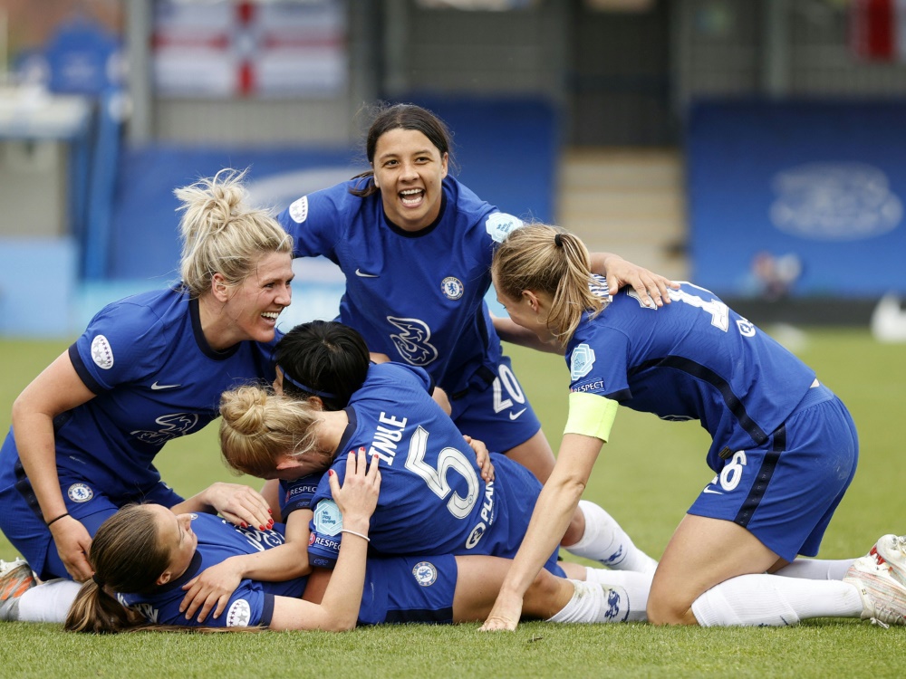 Das Frauenteam vom FC Chelsea holt die Meisterschaft