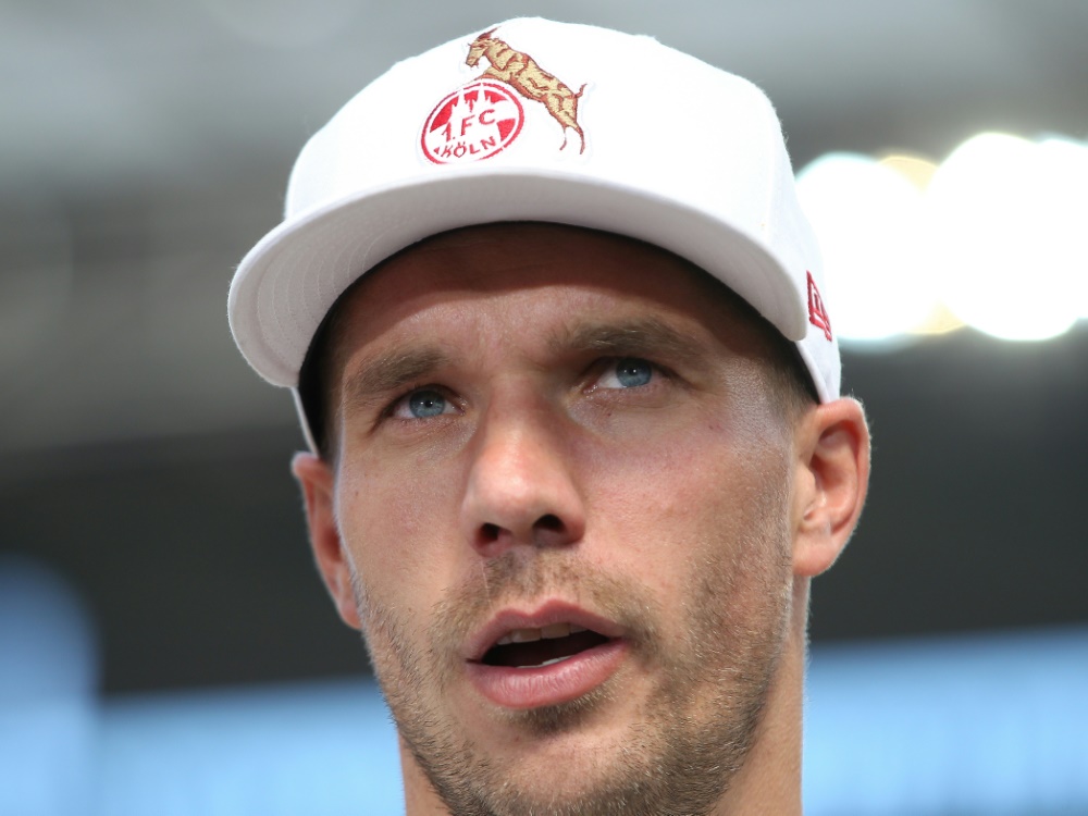 Trennung über Twitter: Lukas Podolski reagiert verärgert