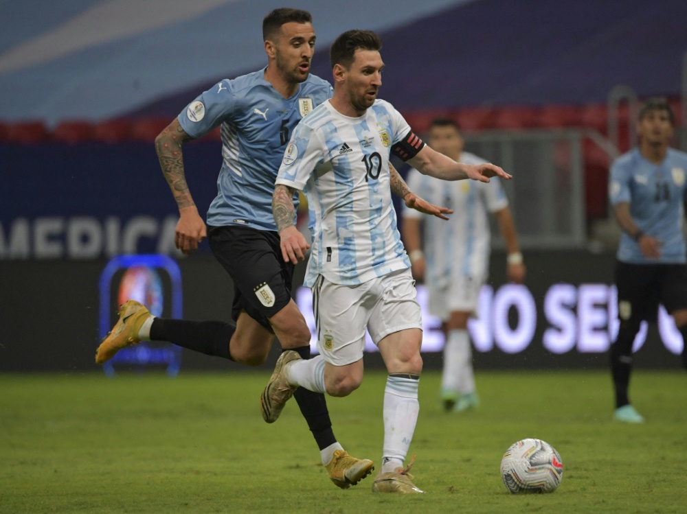 Lionel Messi spielt gegen Uruguay stark