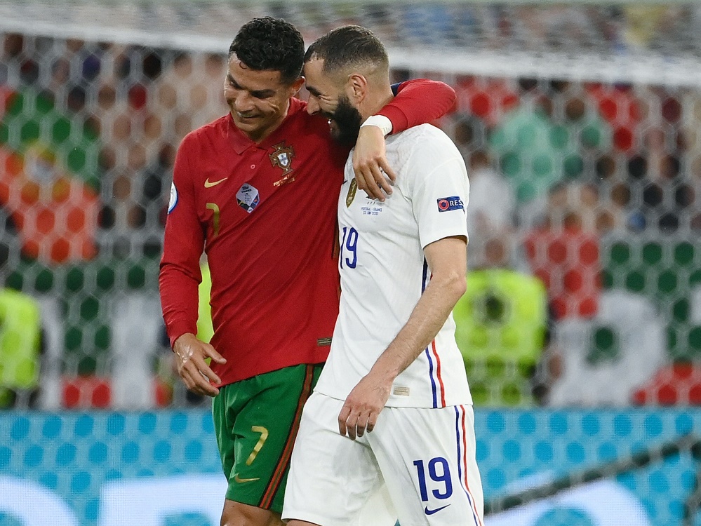Frankreichs Karim Benzema und Portugals Weltrekordler Cristiano Ronaldo haben sich gegenseitig zu ihren wichtigen EM-Doppelpacks gratuliert. (Foto: SID)