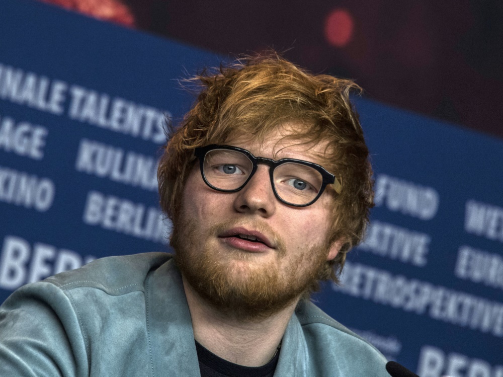 Ed Sheeran soll die Three Lions unterhalten haben (Foto: SID)