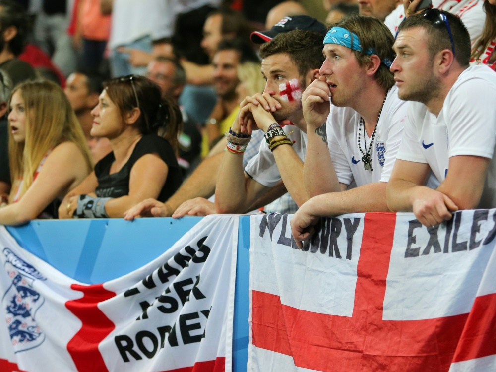 Die UEFA will englischen Fans von der Einreise abhalten (Foto: SID)