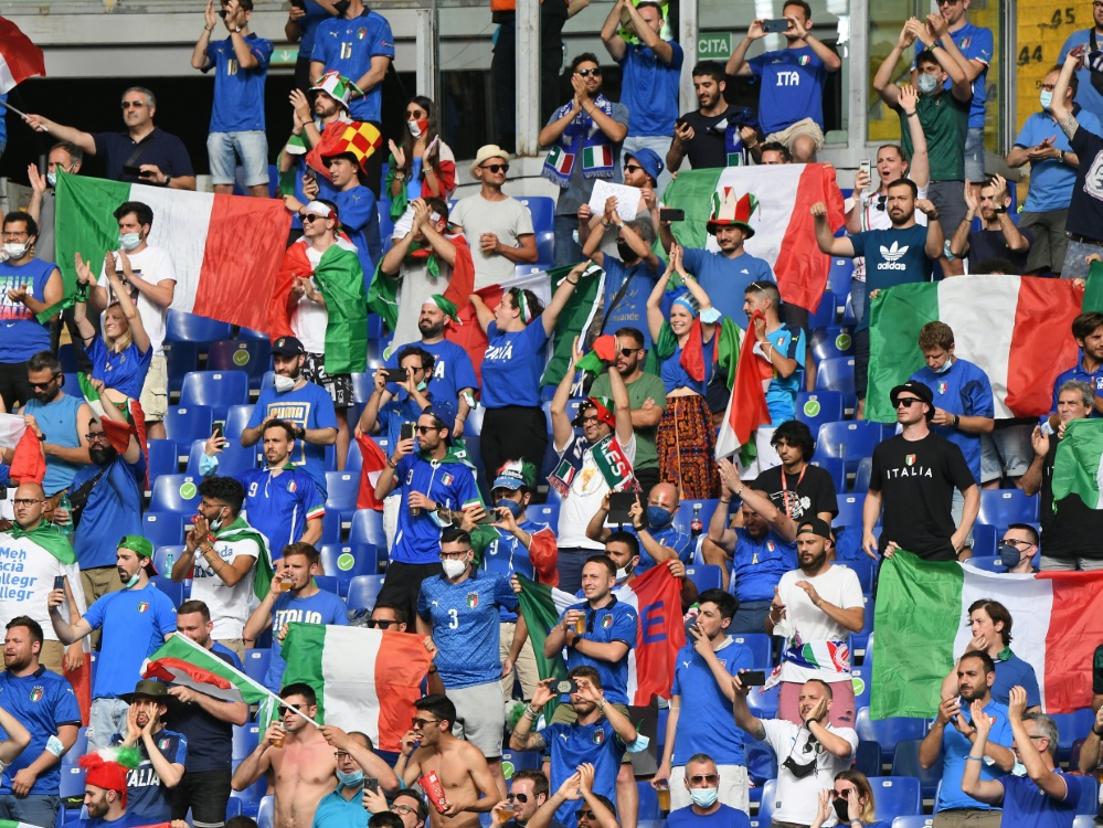 Fans dürfen zum Public Viewing ins Olympiastadion in Rom (Foto: SID)