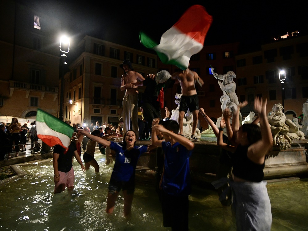 Ausgelassene Feierlichkeiten in Italien (Foto: SID)