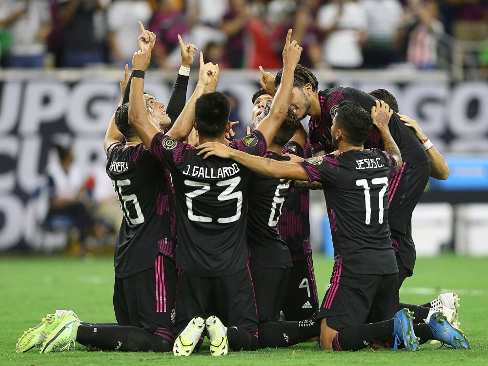 Die Mexikaner bejubeln einen Treffer im Halbfinale (Foto: SID)