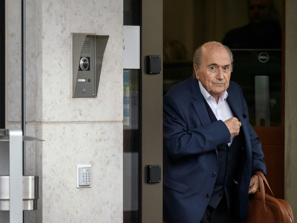 Blatter muss sich letztmals einer Anhörung stellen (Foto: SID)