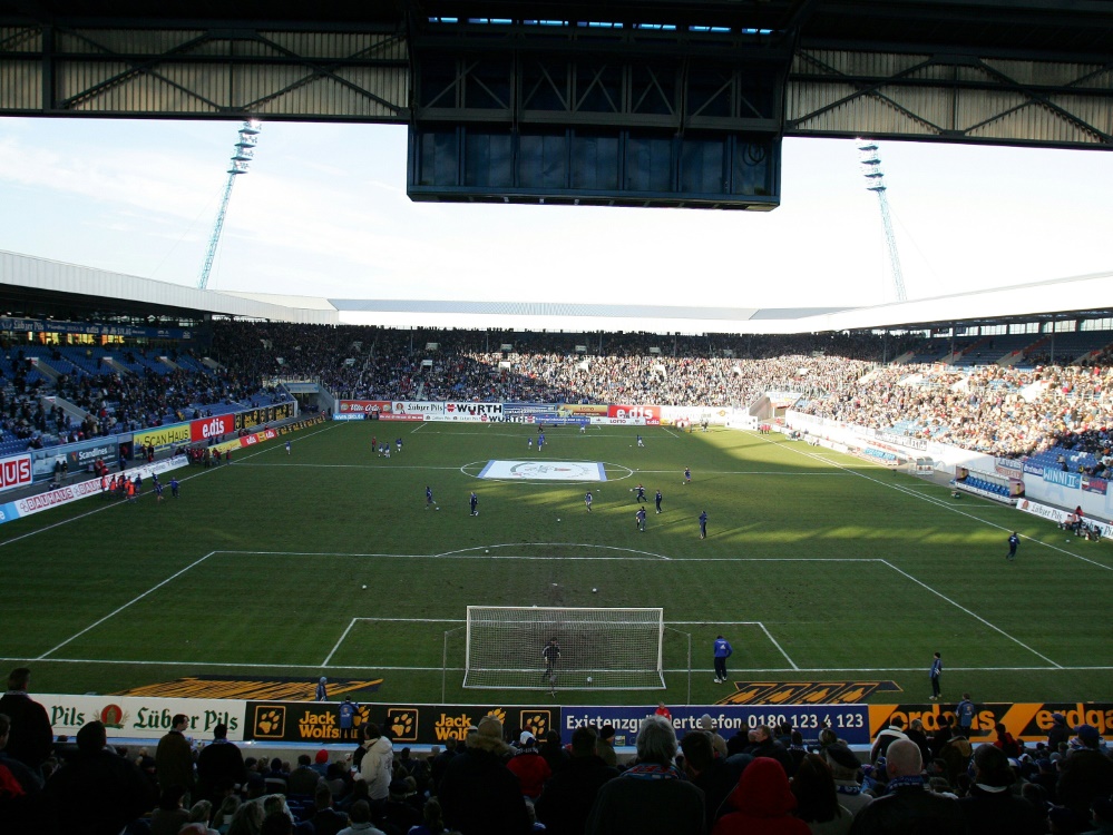 Am Ostseestadion kam es vor dem Spiel zu Ausschreitungen (Foto: SID)