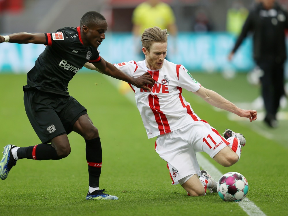 Moussa Diaby (l.) und Florian Kainz im Kampf um den Ball (Foto: SID)