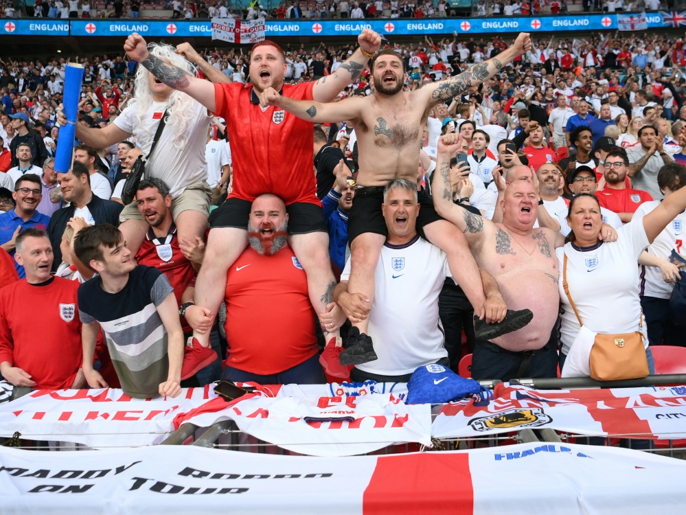 Englische Fans während dem EM-Finale gegen Italien (Foto: SID)
