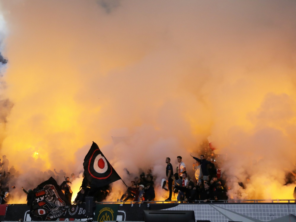 Pyro bei Amsterdam gegen Dortmund: UEFA ermittelt (Foto: SID)
