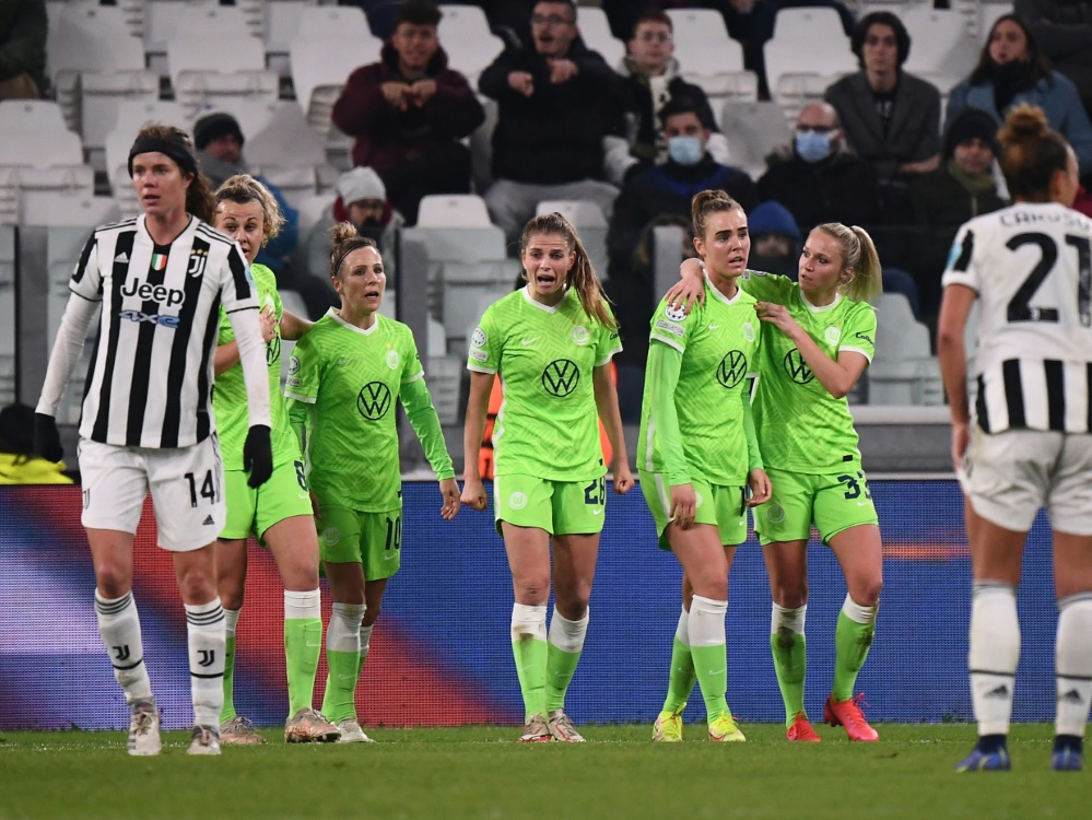 Die Wolfsburgerinnen bejubeln einen ihrer Treffer (Foto: SID)