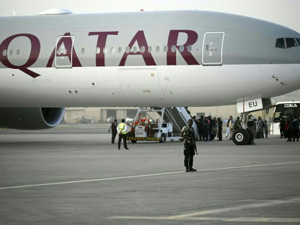 Der Vertrag mit Katars Fluggesellschaft ist umstritten (Foto: SID)