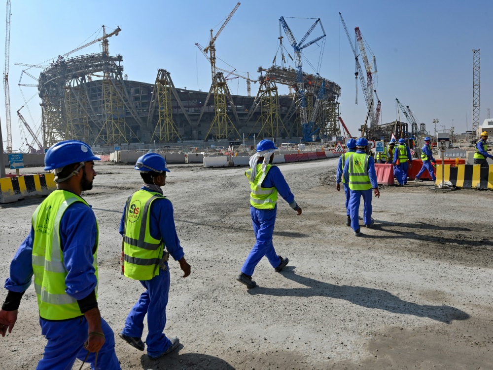Immer wieder sterben Menschen bei den Arbeiten in Katar (Foto: SID)