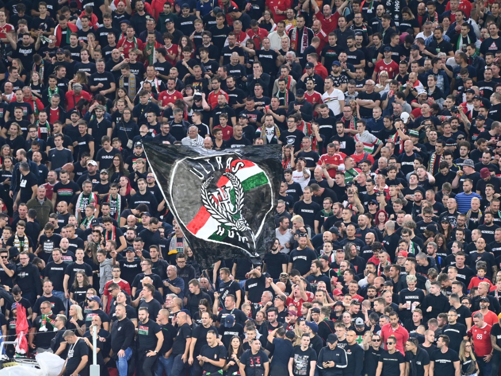 Ungarische Fans äußerten sich homophob und rassistisch (Foto: SID)