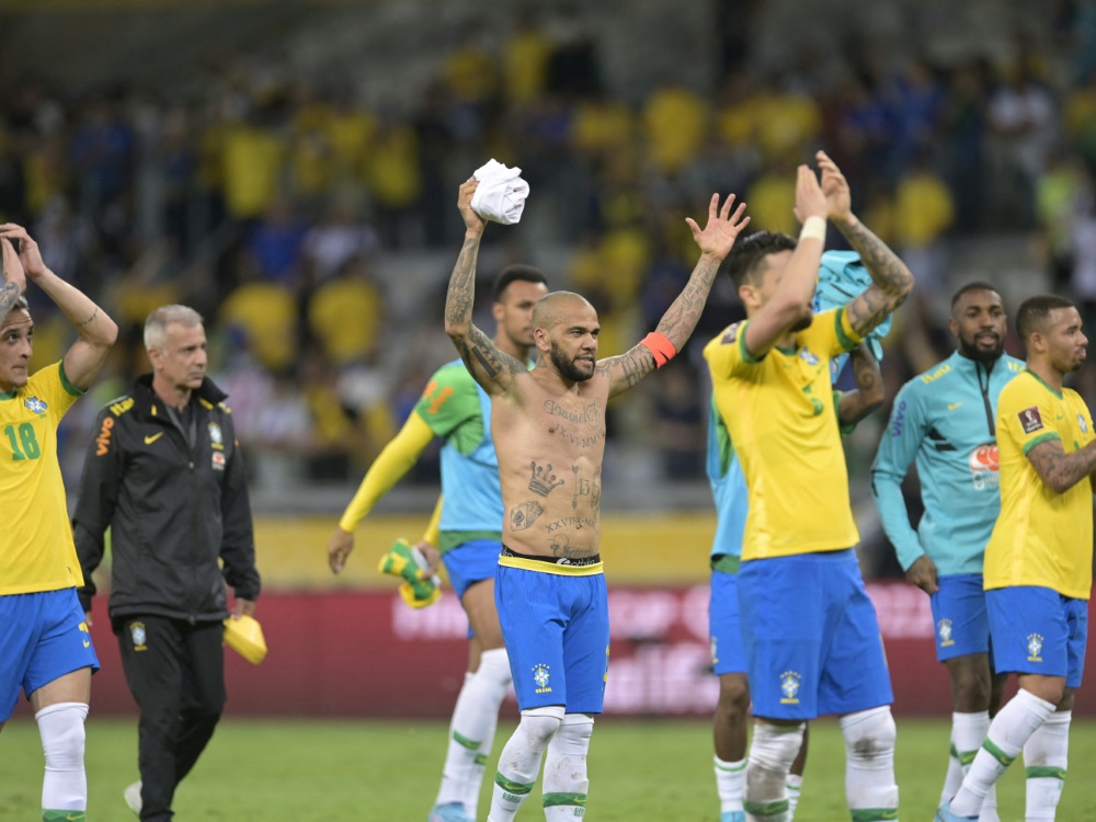 Brasilianische Spieler feiern ihren Sieg über Paraguay. (Foto: SID)