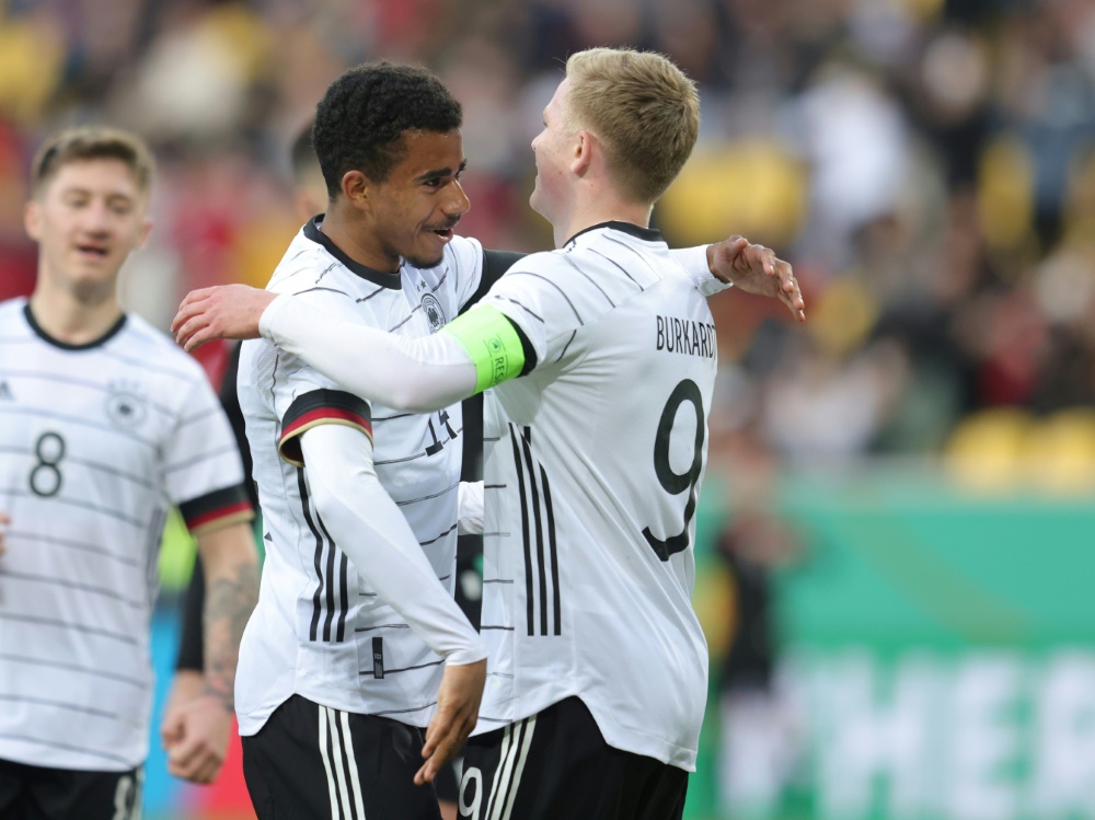 Sieg für Jonathan Burkardt (r.) und die deutsche U21 (Foto: SID)