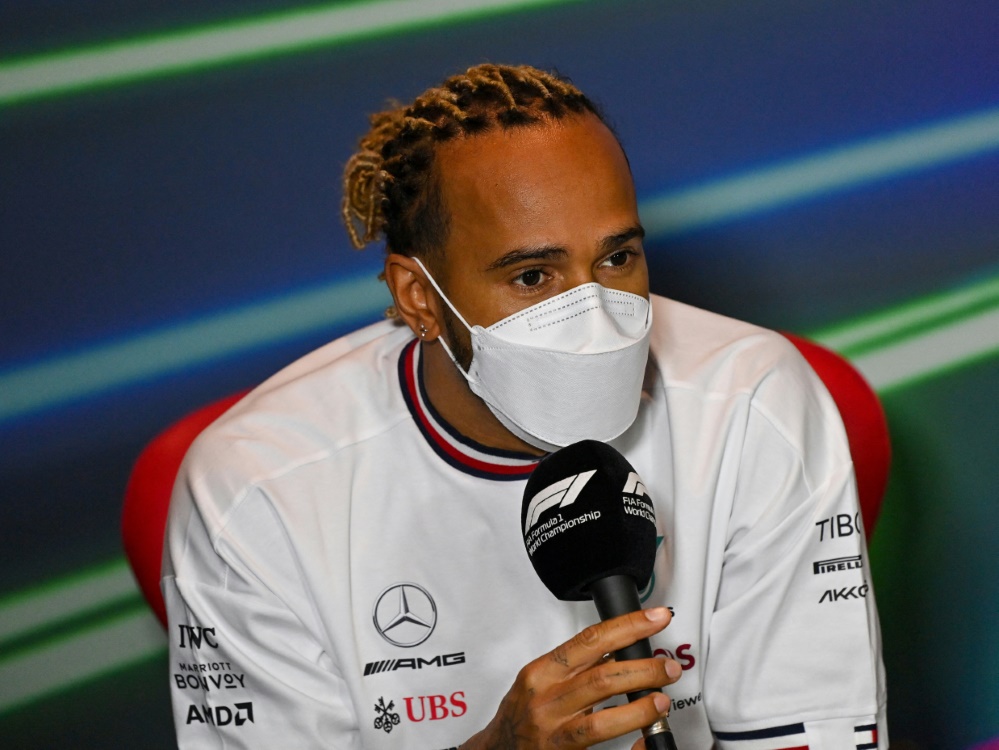 Formel-1-Pilot Lewis Hamilton schwärmt vom FC Chelsea (Foto: SID)