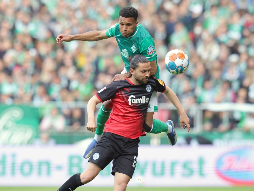 Werder Bremen unterliegt im Heimspiel Holstein Kiel (Foto: SID)