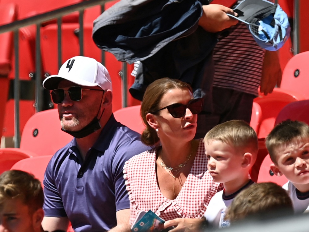 Prominenter Besuch: Wayne Rooney und Ehefrau Coleen (Foto: AFP/POOL/SID/GLYN KIRK)