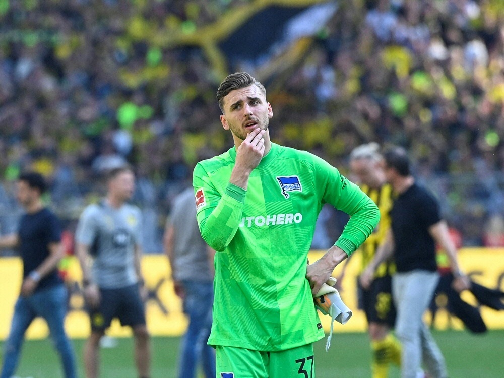 Marcel Lotka und Berlin müssen in die Relegation (Foto: AFP/SID/INA FASSBENDER)