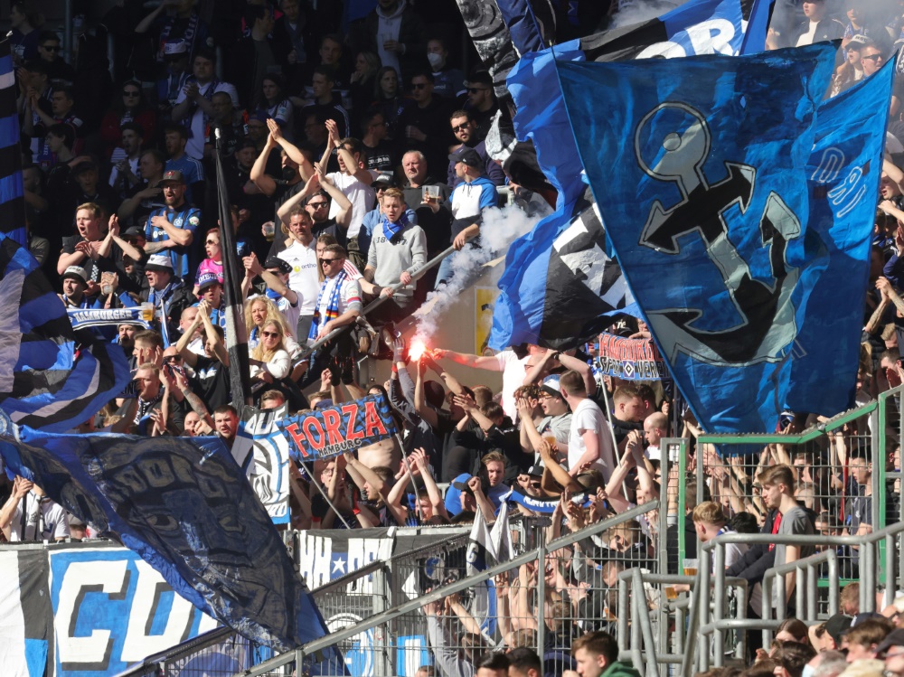 Jubel der HSV-Fans über die Relegation (Foto: FIRO/FIRO/SID)