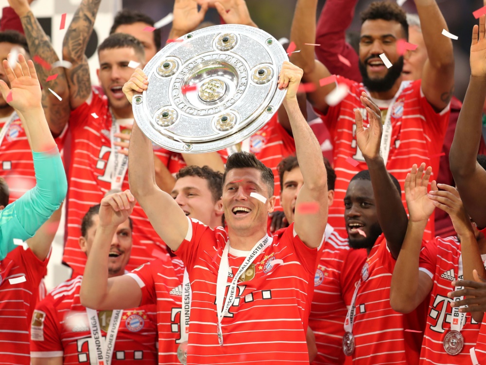 Bayern München feiert den Bundesliga-Titel (Foto: FIRO/FIRO/SID)