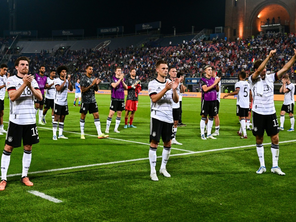 DFB bedankt sich bei den mitgereisten Fans (Foto: AFP/SID/MIGUEL MEDINA)