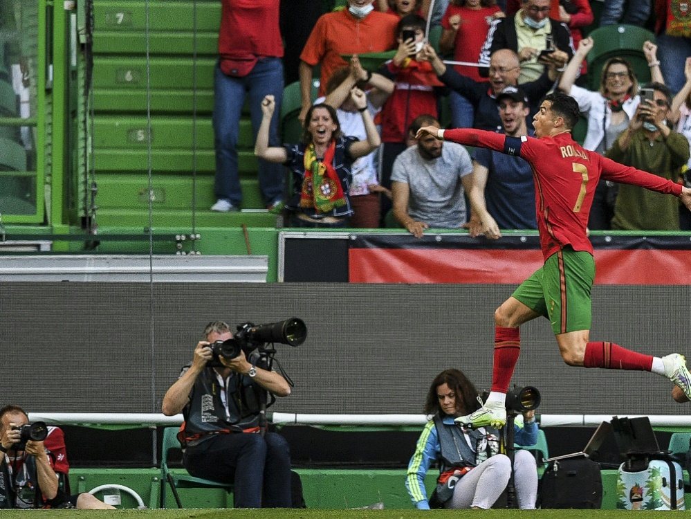Ronaldo doppelt erfolgreich beim Portugaler Sieg (Foto: AFP/SID/PATRICIA DE MELO MOREIRA)