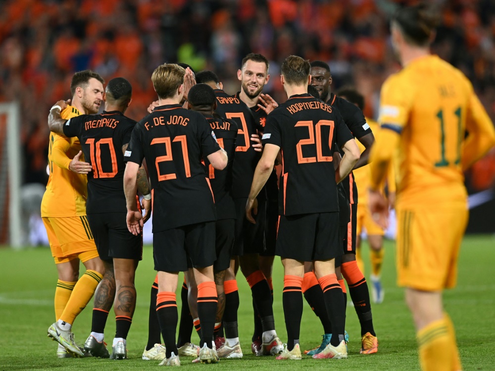 Belgien und die Niederlande feiern Siege (Foto: AFP/SID/JOHN THYS)