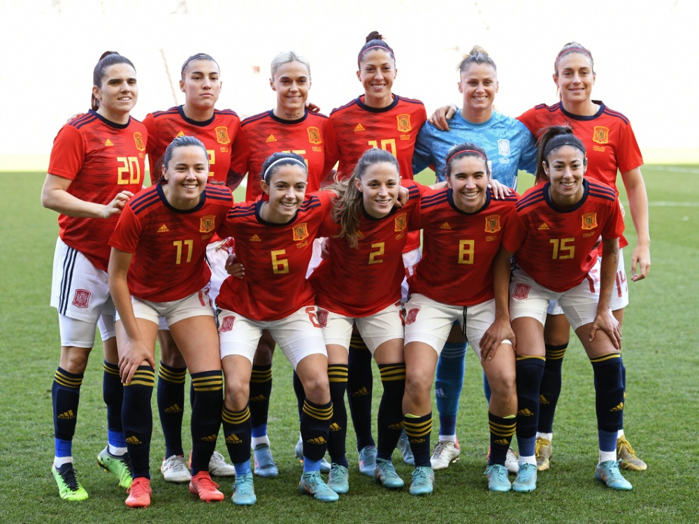 Gleiche Bezahlung für Spaniens Fußballerinnen (Foto: AFP/SID/OLI SCARFF)