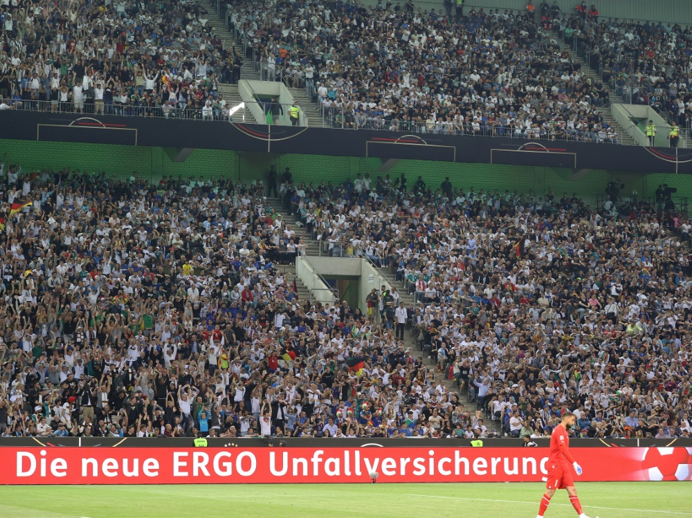 Eine Gruppe deutscher Fans fiel negativ auf (Foto: FIRO/FIRO/SID)