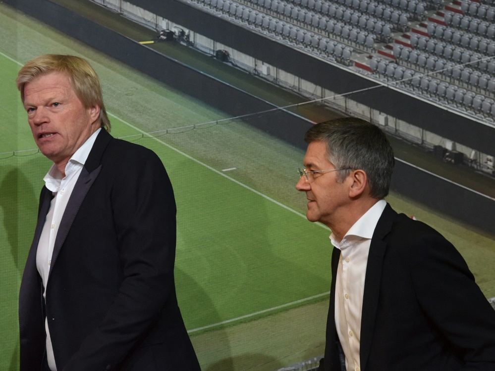Bayern-Bosse ernten zunehmend Kritik (Foto: AFP/SID/CHRISTOF STACHE)