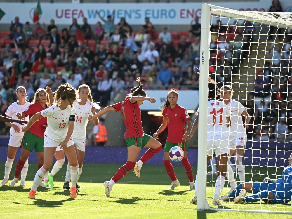 Die Schweiz und Portugal spielen Remis (Foto: AFP/SID/OLI SCARFF)