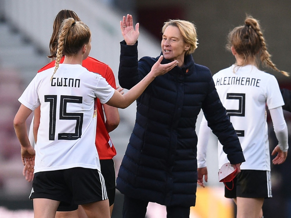 Für die deutschen Damen beginnt die EM gegen Dänemark (Foto: AFP/SID/OLI SCARFF)