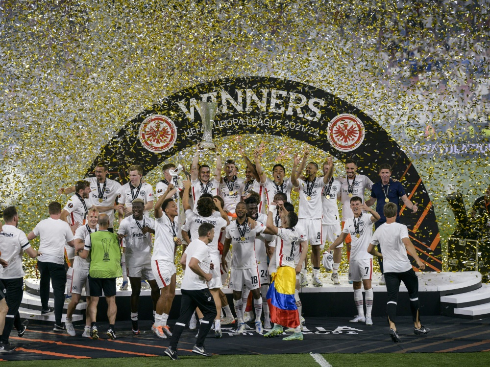 Frankfurts Spieler nach dem Sieg in der Europa League (Foto: AFP/SID/JORGE GUERRERO)