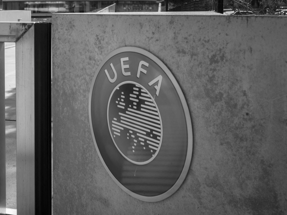 UEFA trauert um Hans Bangerter (Foto: AFP/SID/FABRICE COFFRINI)