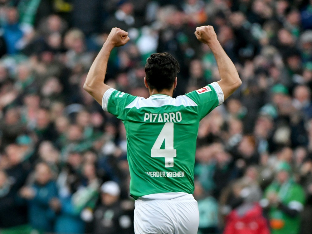 Pizarro: Abschiedsspiel live bei Sat.1 (Foto: AFP/SID/PATRIK STOLLARZ)