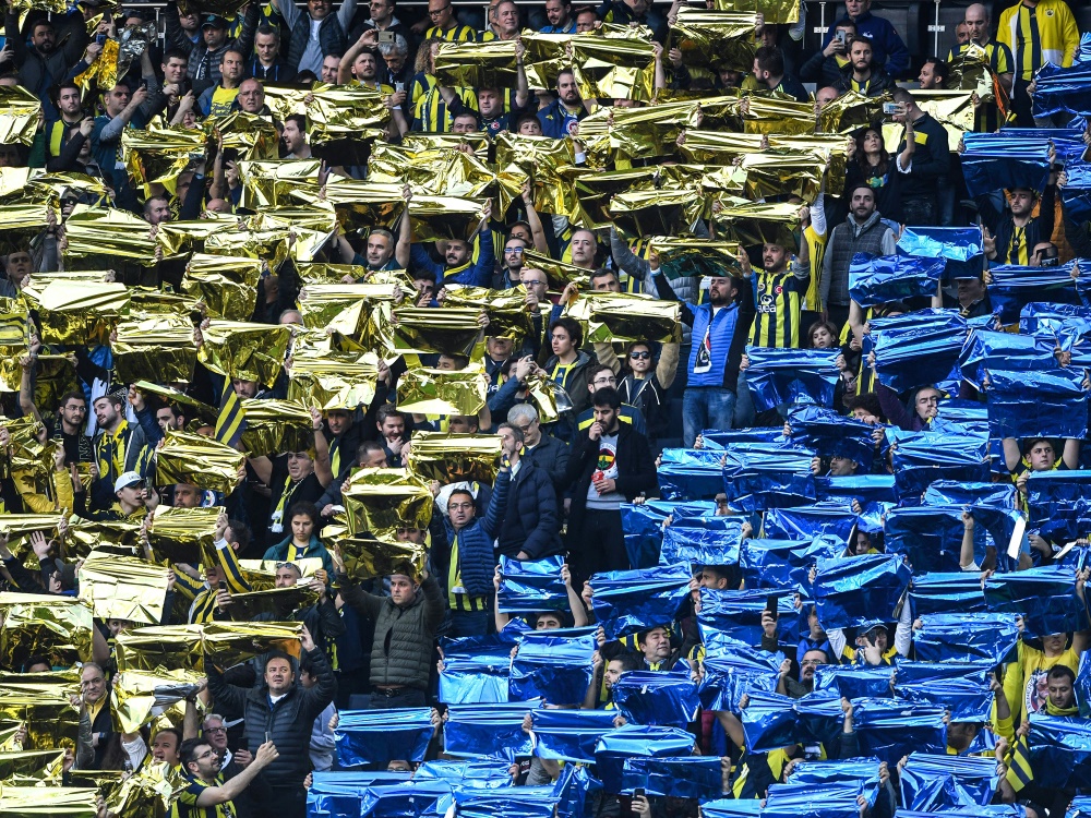 Die UEFA bestraft Fenerbahce (Foto: AFP/SID/OZAN KOSE)