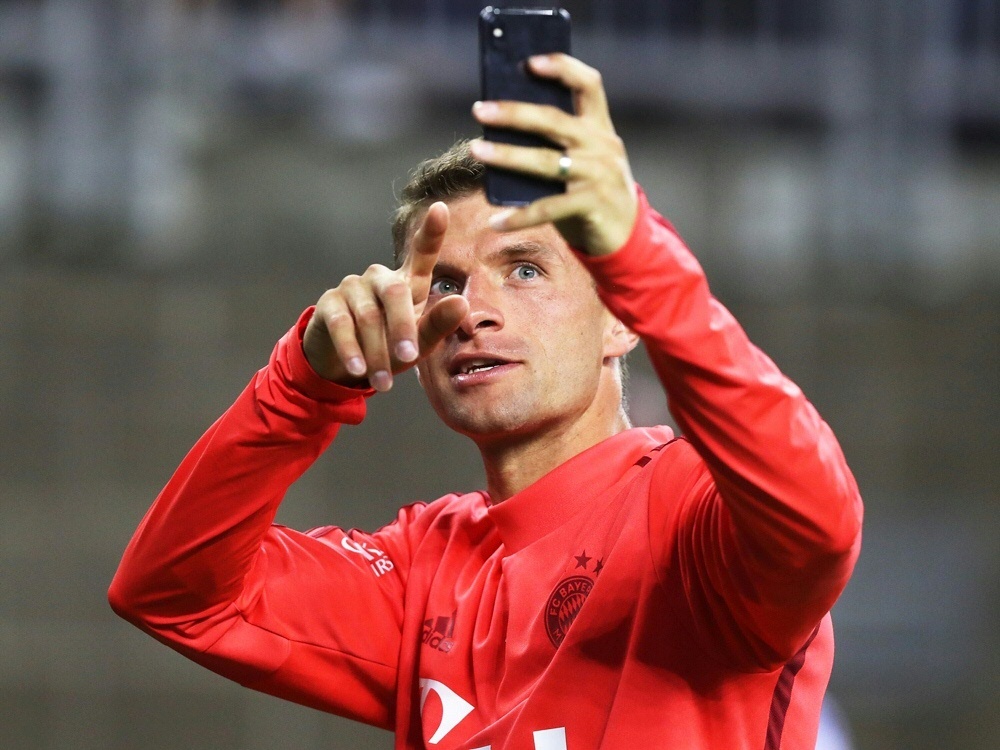 Die Telekom bleibt langfristig Sponsor vom FC Bayern (Foto: FIRO/FIRO/SID)