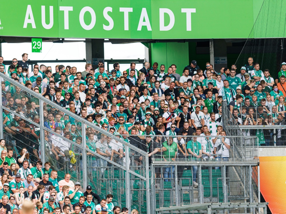 Bremer Fans wurden in Wolfsburg streng kontrolliert (Foto: FIRO/FIRO/SID)