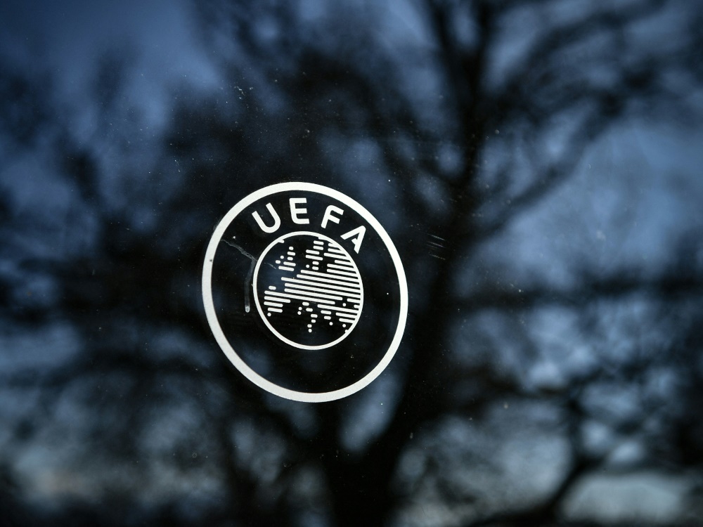 Europäische Klubs erhalten Unterstützung von der UEFA (Foto: AFP/SID/FABRICE COFFRINI)