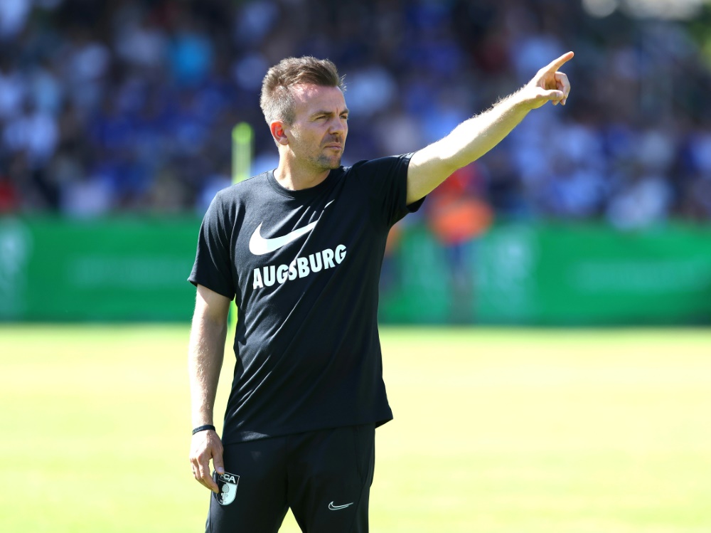FCA-Coach Maaßen steht vor Duell mit Werder unter Druck (Foto: FIRO/FIRO/SID)