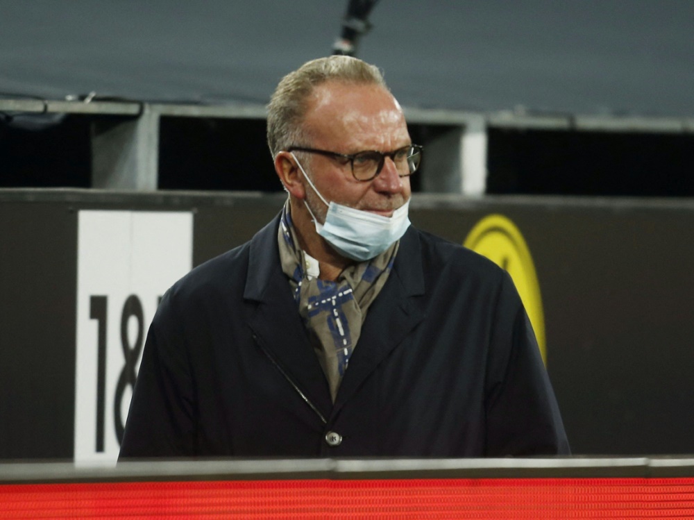 Rummenigge glaubt an einen Bayern-Sieg in Mailand (Foto: AFP/POOL/SID/LEON KUEGELER)