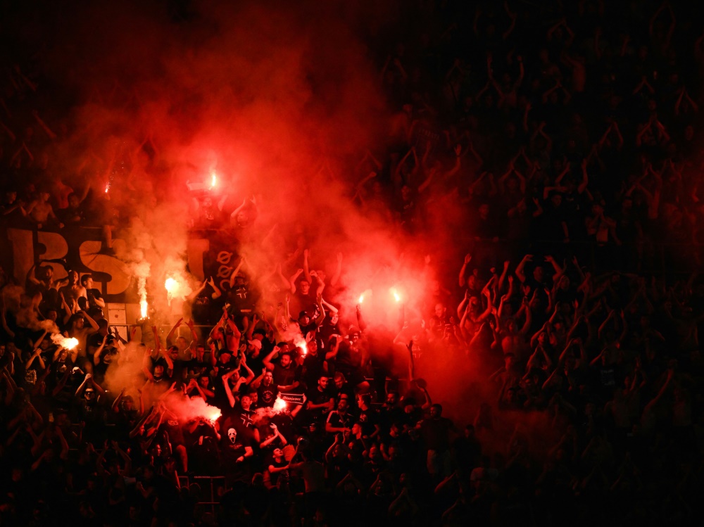 Szenen aus dem Spiel zwischen Mailand und Zagreb (Foto: AFP/SID/MIGUEL MEDINA)
