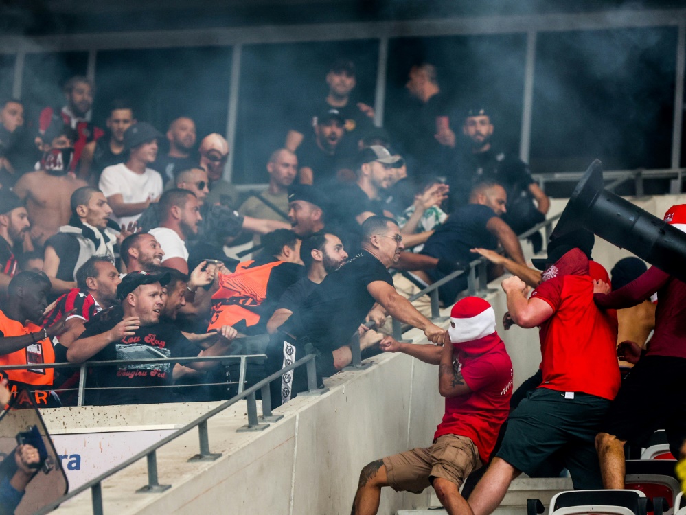 Heftige Ausschreitungen vor dem Spiel in Nizza (Foto: FIRO/FIRO/SID)