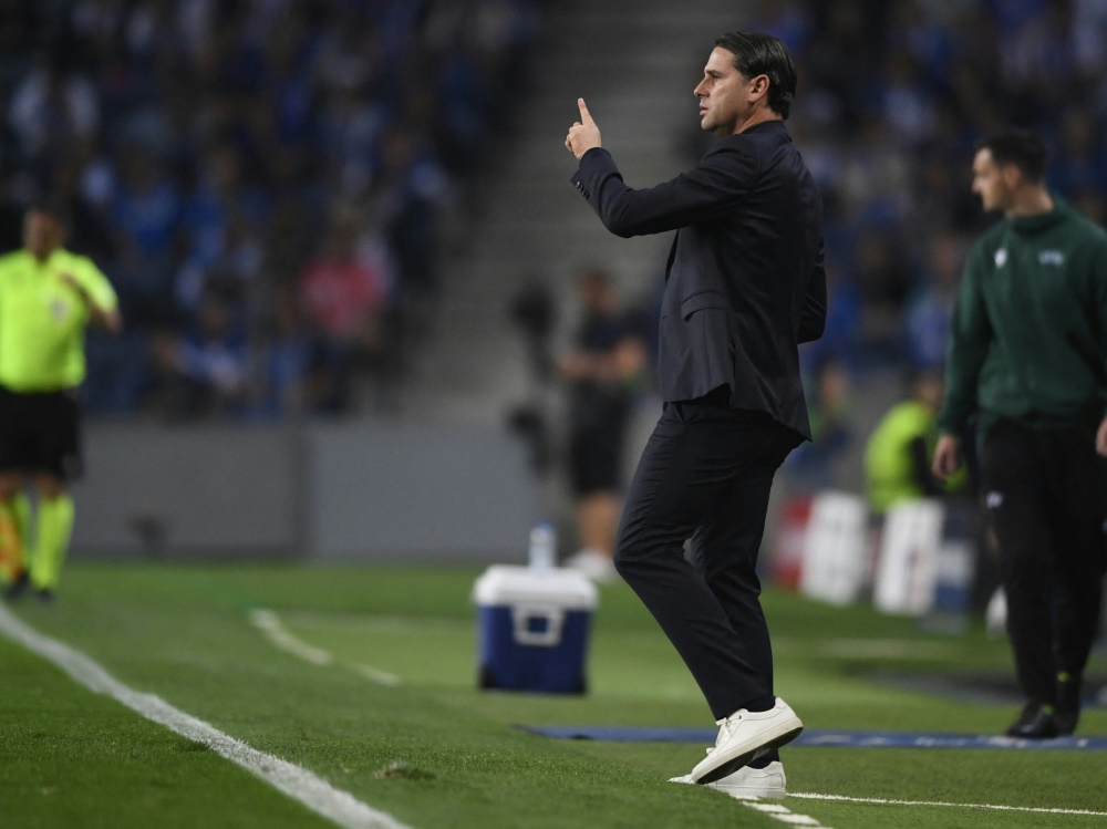 Gerardo Seoane verliert mit Leverkusen in Porto (Foto: AFP/SID/MIGUEL RIOPA)