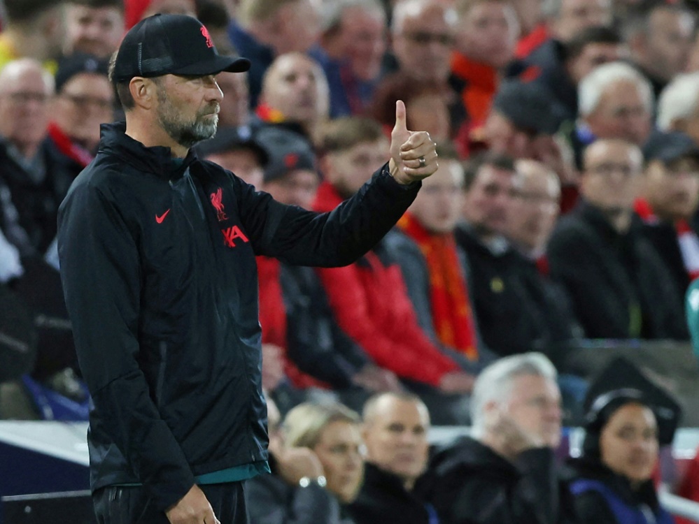 Jürgen Klopp gibt den Daumen hoch für die Reds (Foto: AFP/SID/NIGEL RODDIS)