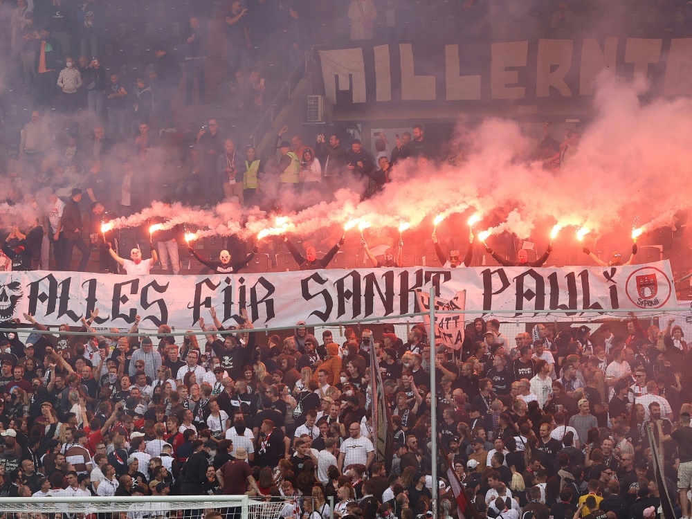 Der DFB bittet den FC St. Pauli zur Kasse (Foto: FIRO/FIRO/SID)