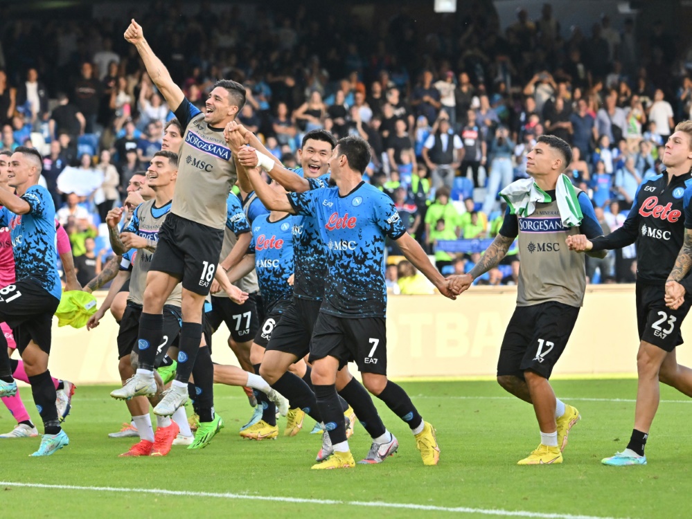 Neapel dreht das Spiel gegen Atalanta Bergamo (Foto: AFP/SID/ALBERTO PIZZOLI)
