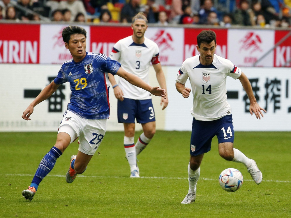 Stürmer Shuto Machino (l.) steht in Japans WM-Kader (Foto: AFP/SID/NORBERT SCHMIDT)